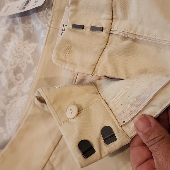 Women's tan shorts - Picture 5 of 6